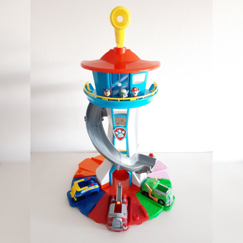 Speeltoren met Glijbaan en Auto’s – Interactieve Speelset met Voertuigen en Figuren