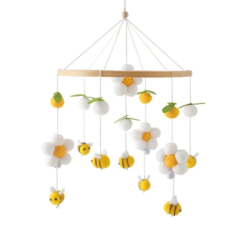 CuddleWood – Houten Baby Mobiel met Viltberen – Wiegdecoratie
