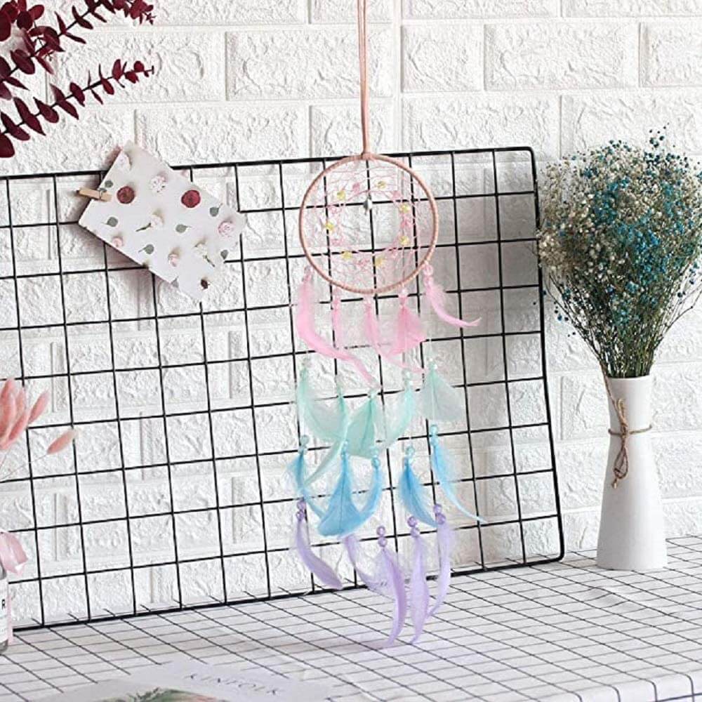 Dromenvanger Roze met Kleurrijke Veren - Handgemaakt voor Kinderkamer & Slaapkamer
